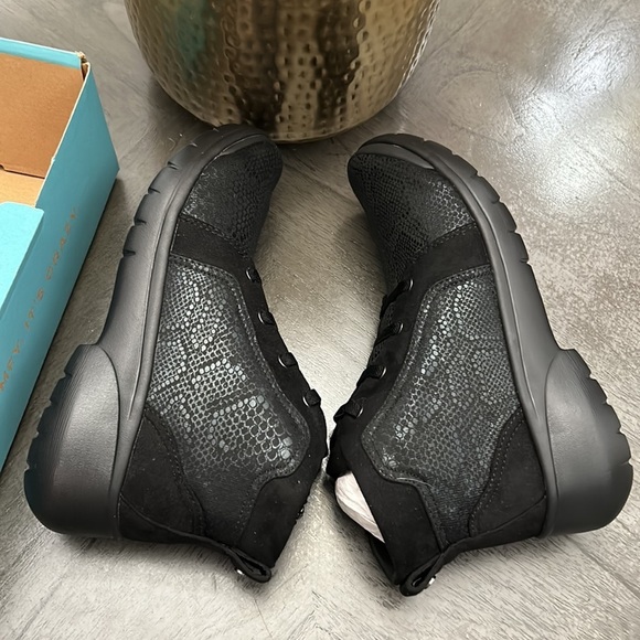 Bzees Kick Back Women's Machine Washable Boots - Picture 6 of 13